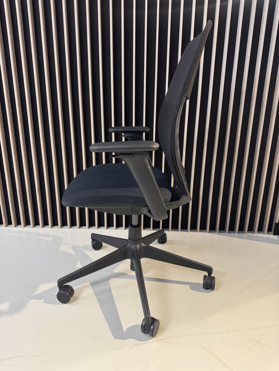 Image 1 of Silla de oficina de malla Vitra ACX