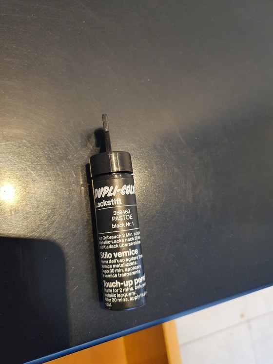 Image 1 of Uniek ontwerp zwarte Pastoe dressoirkast, met blauw accent