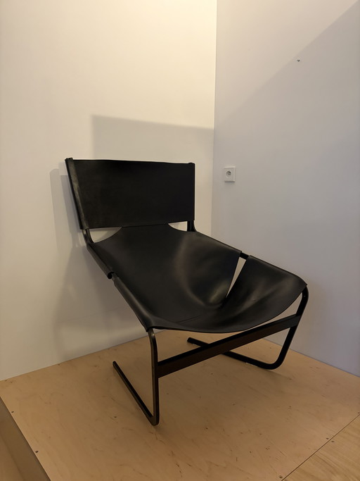 Fauteuil F444 Pierre Paulin pour Artifort Cuir Noir Piètement Métal Laqué Design Collector