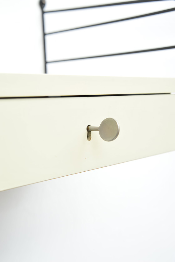 Image 1 of String Regalsystem Schubladenelement in Weiß mit 2 Leitern von Kajsa und Nisse Strinning