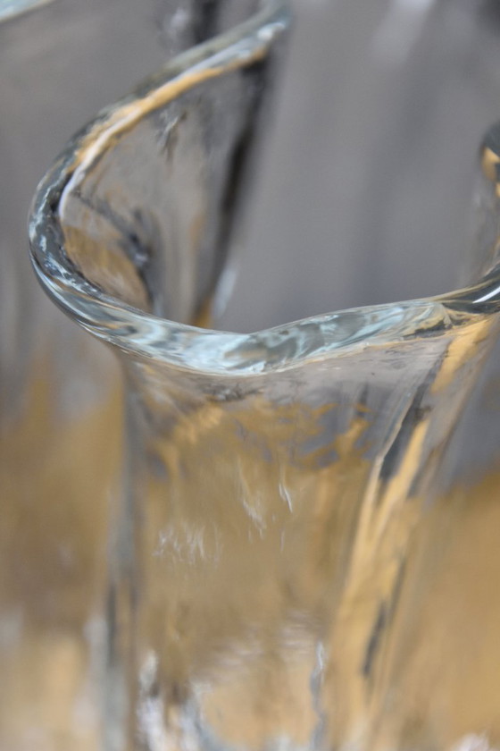 Image 1 of 1970er Muurla "Eva" skandinavische klare Eis Taschentuch geraffte Kunstglasvase