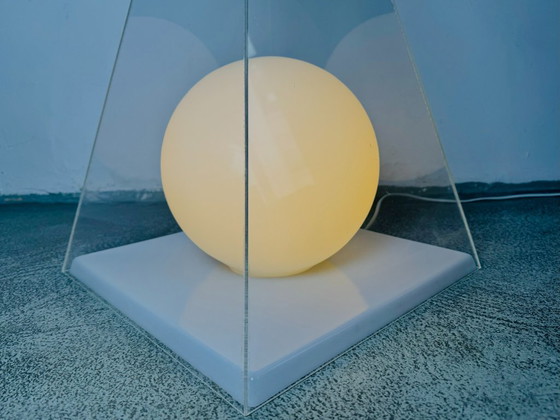 Pyramid & Glass Sphere Table Lamp by Harco Loor for Harco Loor Design, The Netherlands 1980s – Plexiglass (photo 6 of 7)