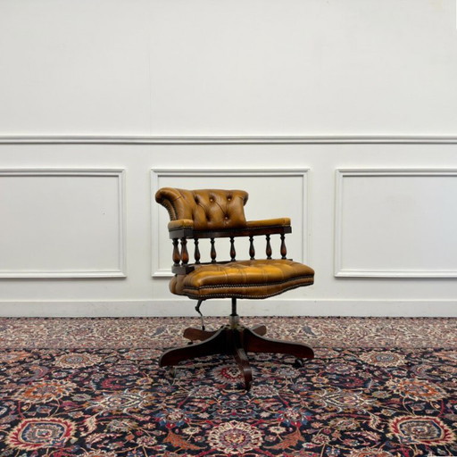 Klassiek Engelse Bruine Chesterfield Bureaustoel