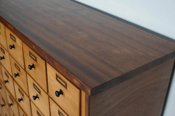 Image 1 of Mobiletto da farmacia/mobiletto da officina industriale olandese in faggio, circa anni '50