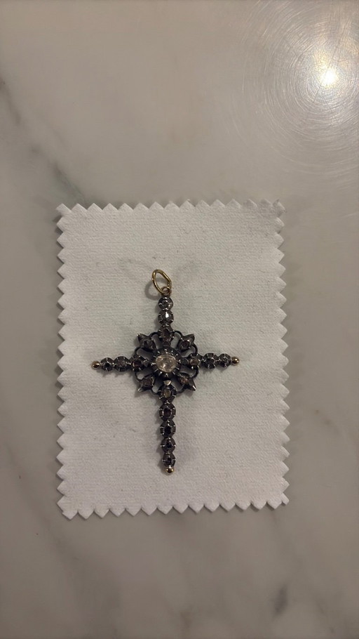 Hermoso colgante antiguo de cruz de diamantes de 1850