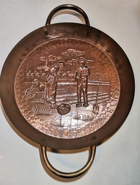 Image 1 of Piatto in rame martellato con scena contadina in stile antico / Retro Vintage anni '60