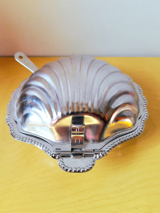 Image 1 of Muschelförmige Butterdose und Edelstahlmesser