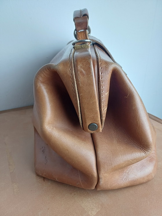Borsa da medico media in pelle marrone – Fred de la Bretoniere, Borse a mano, Leather, Metal (photo 4 of 9)