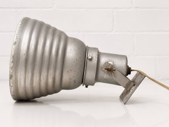 Image 1 of Industriële wand- of plafondspot van aluminium, jaren 1950-1960.