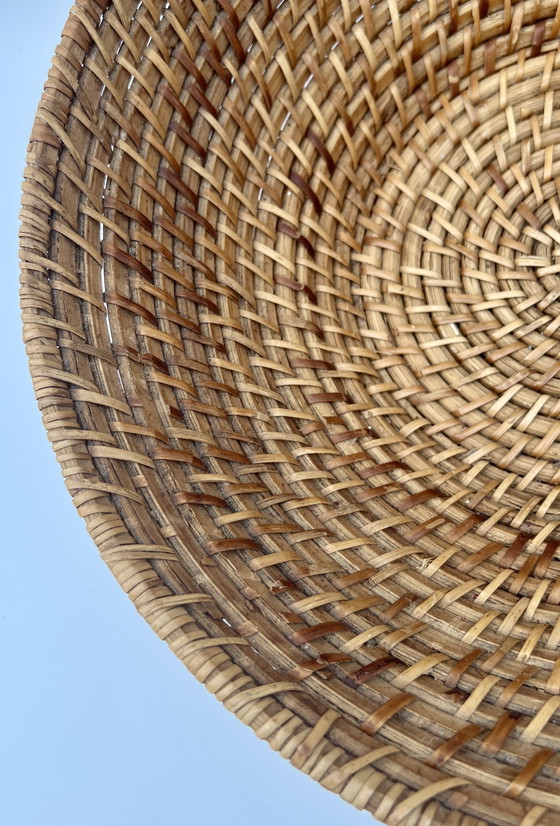 Image 1 of Panier en rotin tressé à la main – années 1970-1980