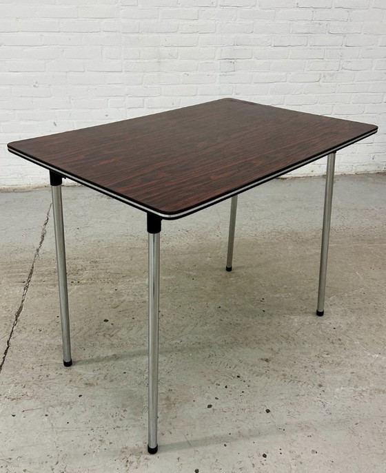 Image 1 of Table vintage en Formica avec chaises