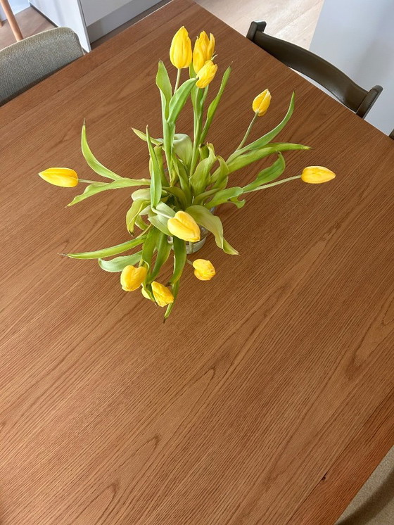 Image 1 of Table carrée en chêne