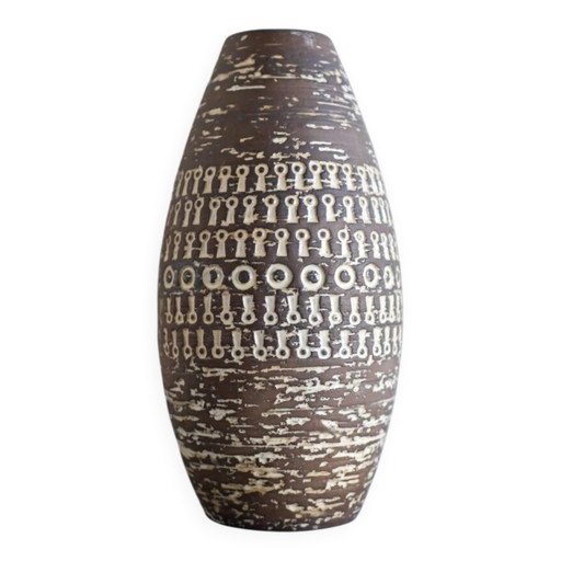 Brutalist Scandinavian modernist ceramic vase by Mari Simmulson for Upsala Ekeby, Sweden, 1970s.