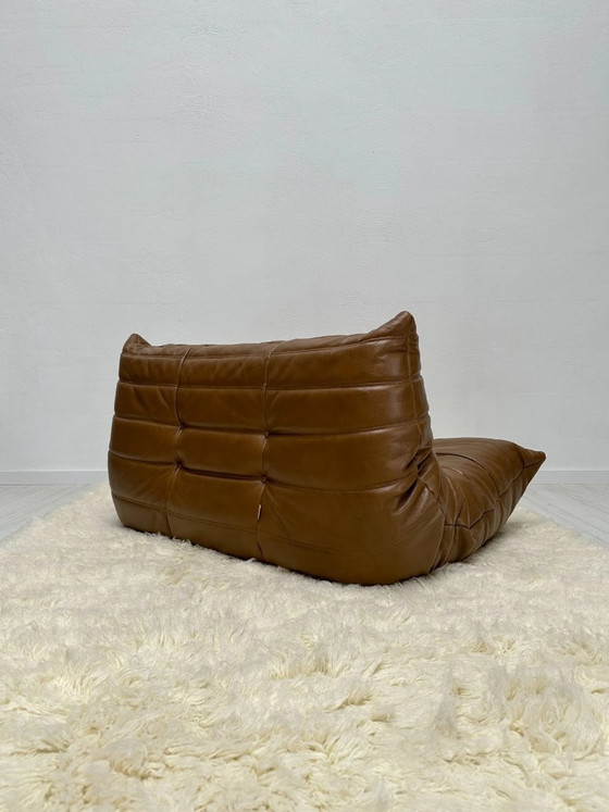 Image 1 of Canapé 2 places Togo Ligne Roset Original Vintage, signé Michel Ducaroy, en cuir marron