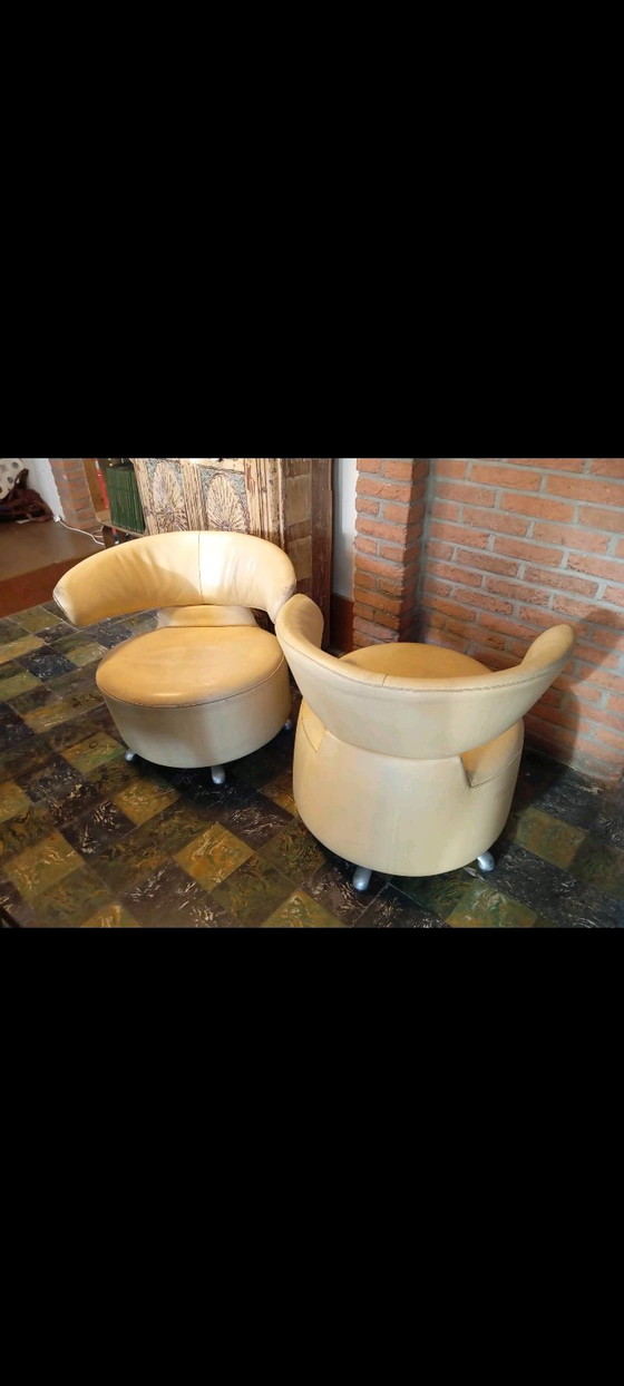 Image 1 of 2x lederen Cassina fauteuils draaibaar