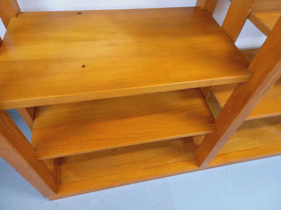 Image 1 of Grote modulaire boekenkast in 6 secties met 30 vintage grenenhouten planken uit de jaren 70 en 80.