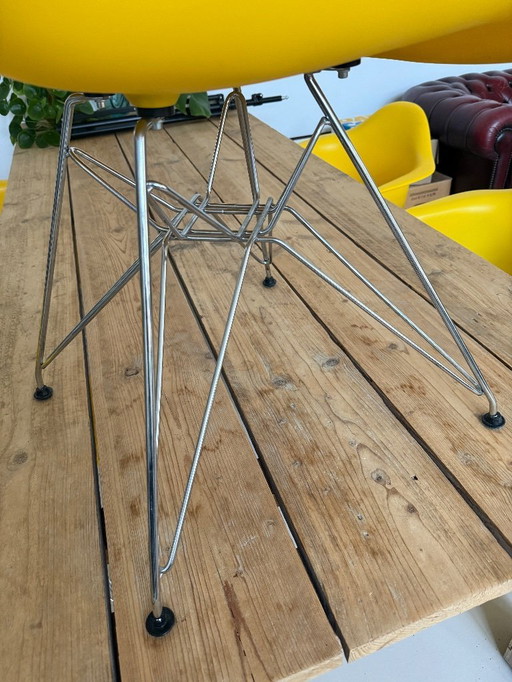 Set of 8 chairs reproduction of the Vitra Eames DAR