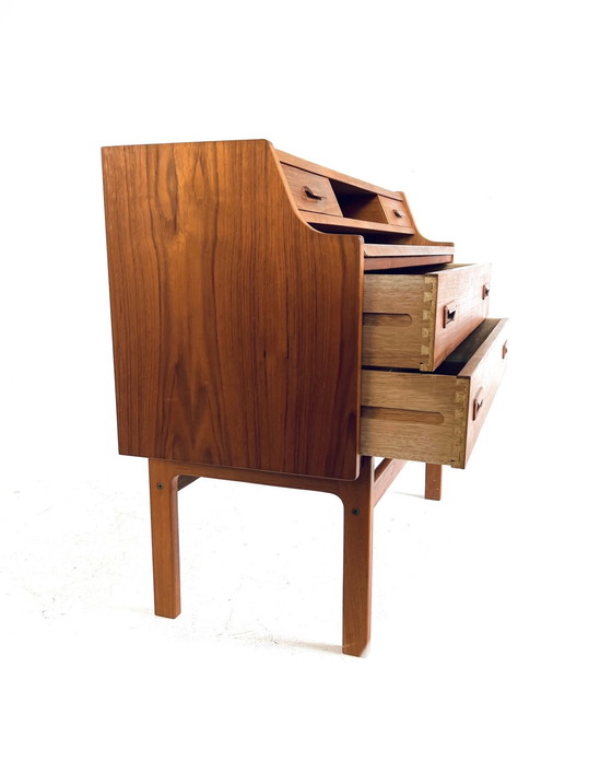 Image 1 of Secretaire Arne Wahl Iversen '60