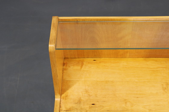 Image 1 of Nachtkastjes en ladekast met glazen legplank uit 1960, Tsjecho-Slowakije