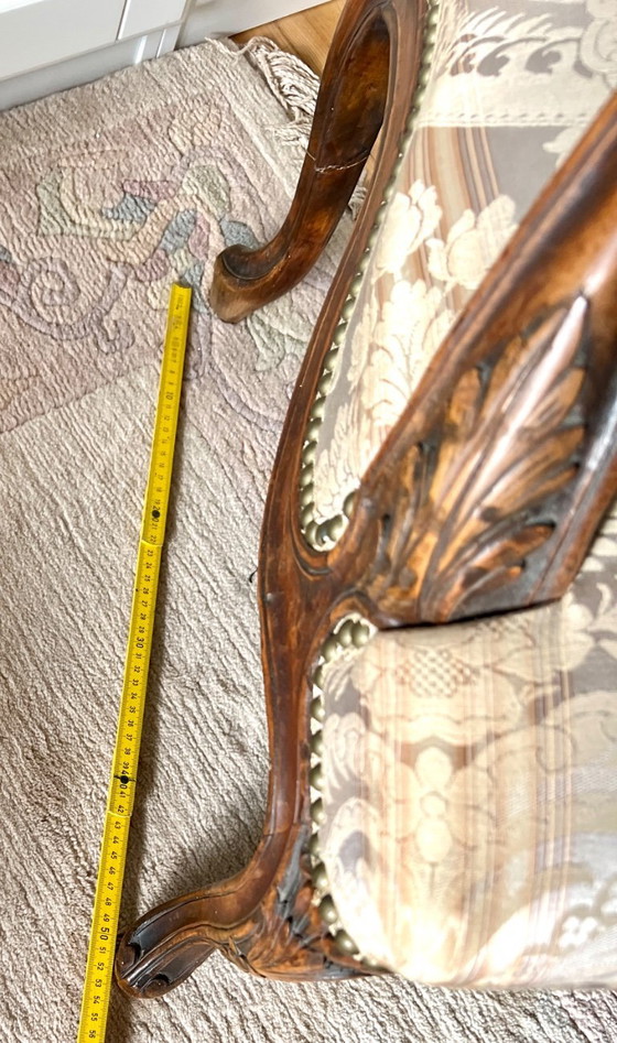 Image 1 of Pareja de sillones estilo Luis, tallados a mano, que necesitan restauración.