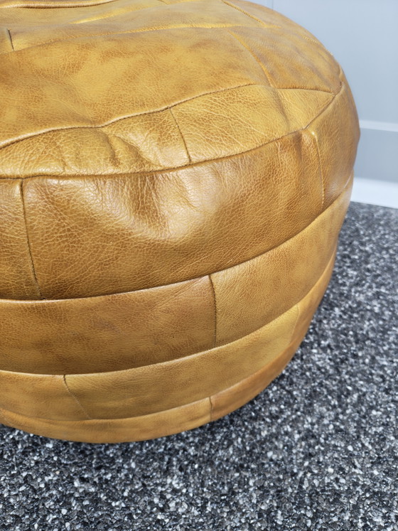 Image 1 of Pouf vintage in pelle patchwork