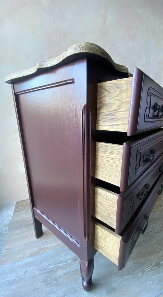 Image 1 of Gerestaureerde ladekast in Louis XV-stijl - met een blad van natuurlijk hout en een diepe beits.