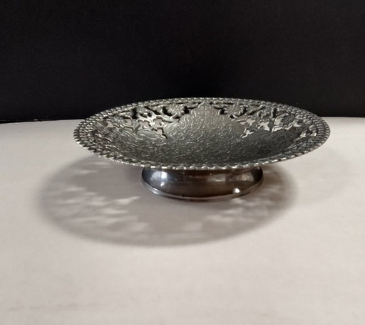 ciotola di metallo ritagliata