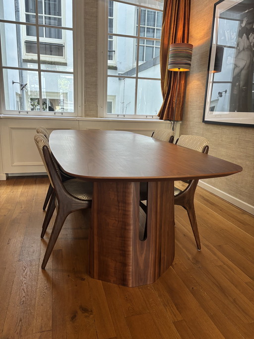 Walnut/walnut dining table round corners - Decor Amsterdam