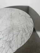 Mesa de comedor Tulip con tablero de mármol blanco – Ø 110