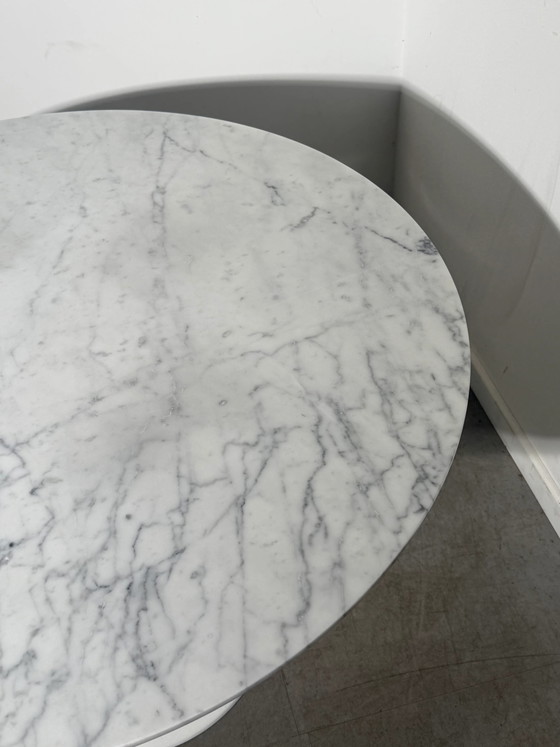 Table de salle à manger Tulip avec plateau en marbre blanc, Ø 110, Tables de salle à manger (photo 3 sur 9)