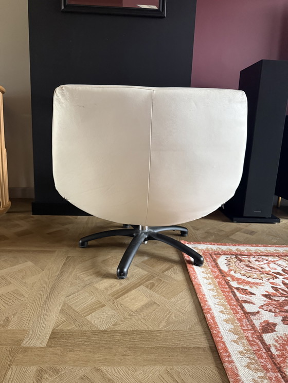 Image 1 of Fauteuil pivotant Dyyk Coco en cuir avec pieds noirs