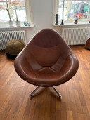 Poltrona Label Hidde con base girevole in pelle di Yak