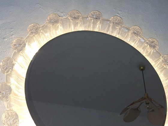 Large Illuminated Circular Beveled Wall Mirror in Melted Ice Acrylic Glass, 1970s – Plexiglass (photo 10 of 11)