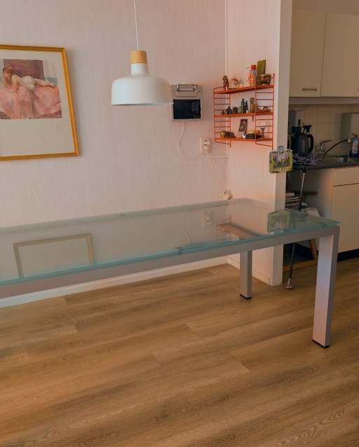 Schnell zugreifen: Arco Design Tisch (Milchglas)