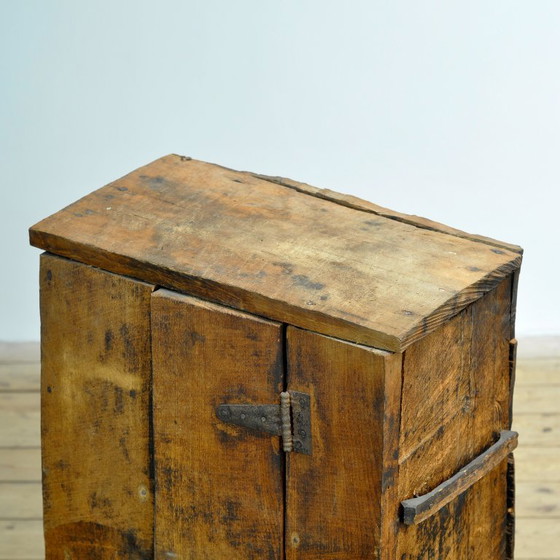 Armoire en bois de style primitif, vers 1930 – Meubles de rangement, Iron, Wood (photo 6 of 13)