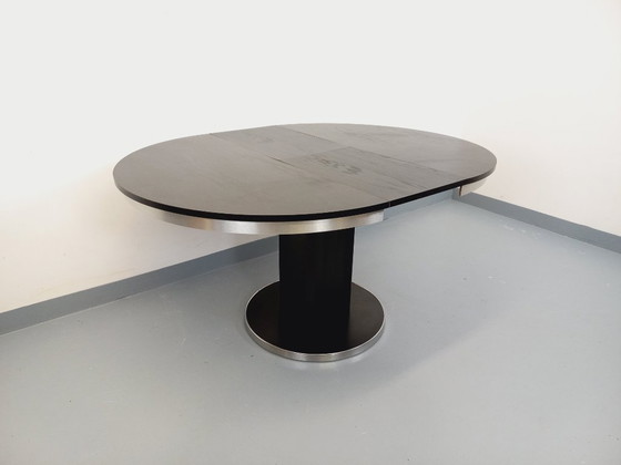 Image 1 of Table ronde de repas vintage en mélaminé esprit bois noir et métal chromé style Space Age / Diner des années 70 avec rallonge in