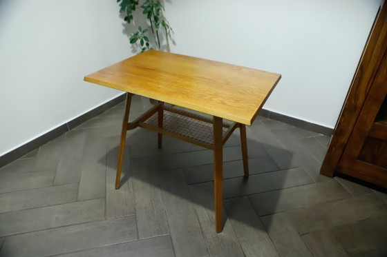 Image 1 of Mesa retro estilo Bruselas con estante tejido rojo – Dřevopodnik Holešov
