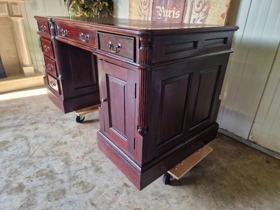 Image 1 of Scrivania classica inglese, scrittoio, scrivania con inserto in pelle, dimensioni: 150x75 e altezza 78 cm.