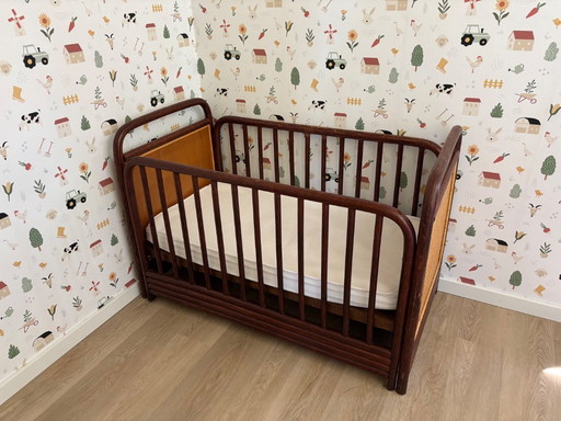 Lit d'enfant vintage unique