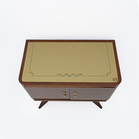 Image 1 of Paire de tables de nuit italiennes modernes du milieu du siècle en noyer et racine de thuya, années 1950