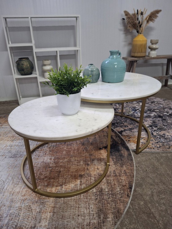 Image 1 of Salontafelset met wit marmer blad en goud metalen onderstel