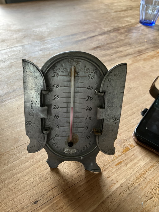 Vintage tinnen thermometer van het Italiaanse merk Cosi Tabellini