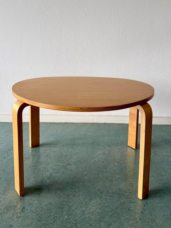 Image 1 of Vintage IKEA design salontafel Alvar Aalto style. Jaren 90  Een zeldzaam vroeg IKEA designstuk met gebogen poten geïnspireerd op