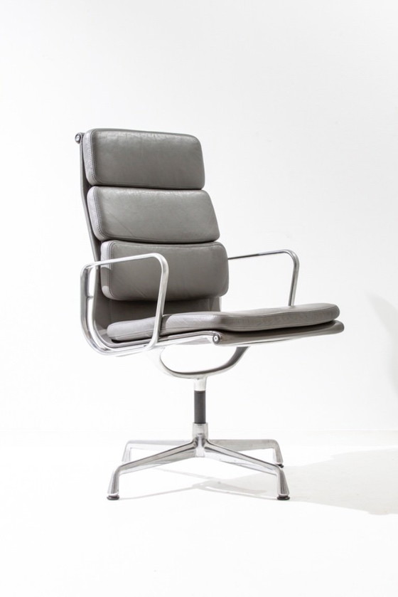 Image 1 of Vitra Eames EA112 Soft Pad