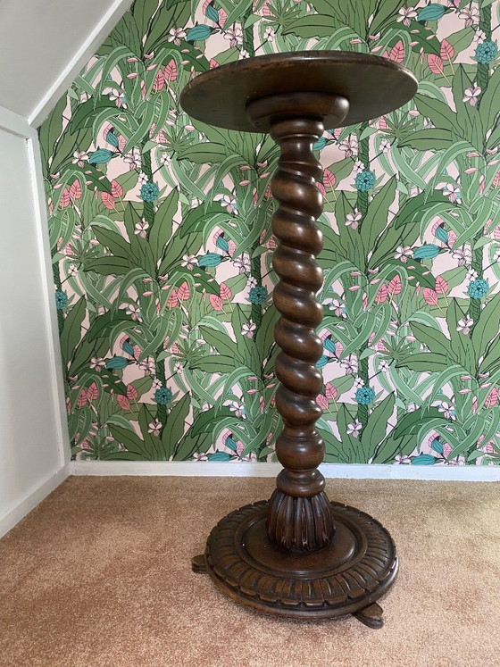 Image 1 of Bijzettafel - Antieke houten plantenzuil met mooie gedraaide voet