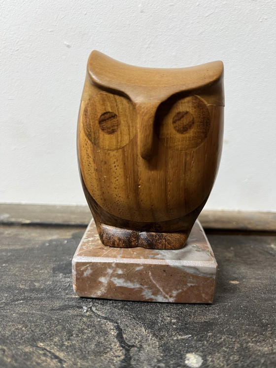 Image 1 of Gufo vintage di metà secolo in teak su basamento in marmo