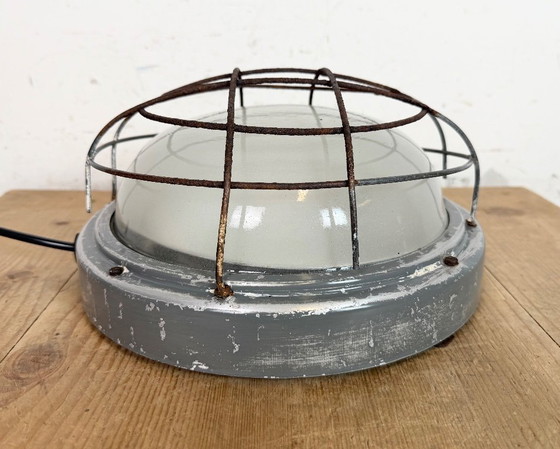 Image 1 of Applique murale industrielle grise avec verre laiteux d'Elektrosvit, années 1970