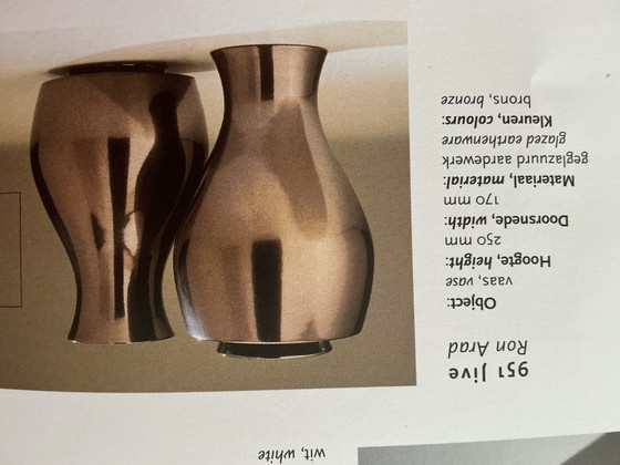 Vase JIVE, design de Ron Arad pour Cor Unum Ceramics (photo 13 of 14)