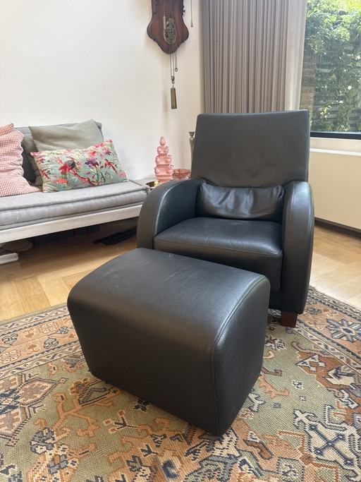 Ligne Roset Sessel mit Hocker und Rückenkissen