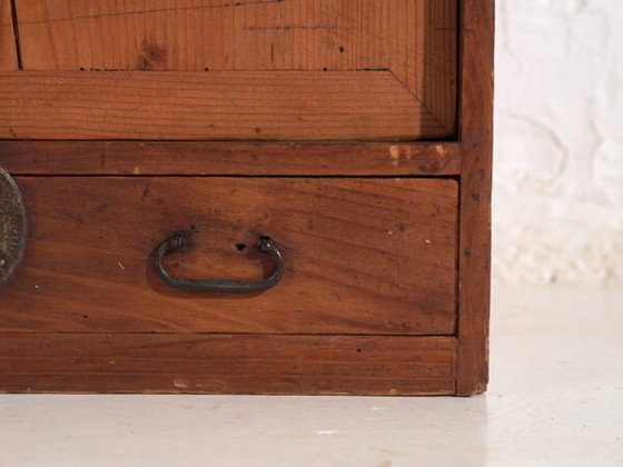 Antique Japanese cedar kodansu with compartments and bottom drawer, Early Taishō-Showa (c. ) #24 (photo 32 of 40)